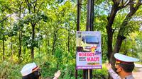 Rambu- rambu imbauan di pasang di kawasan hutan Taman Nasional Baluran (Istimewa)