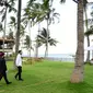 Presiden Jokowi saat mengunjungi Villa So Long dan Pantai So Long di Kabupaten Banyuwangi, Jawa Timur, Kamis (25/6/2020).(Biro Pers Sekretariat Presiden)