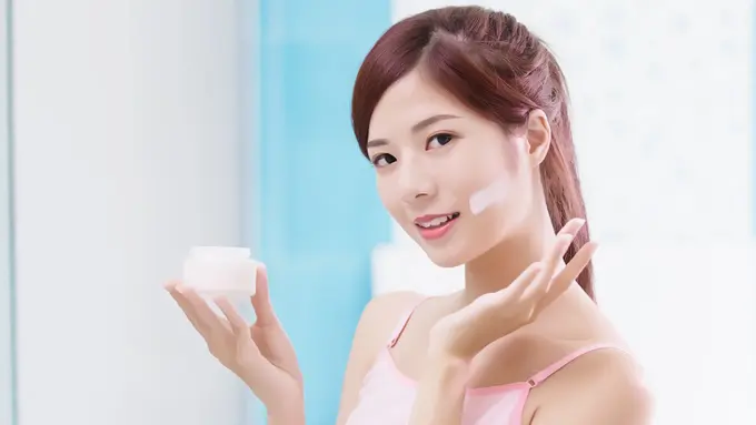 Kandungan Skincare yang Dapat Mencegah Efek Blue Light//aslysun/shutterstock