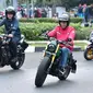 Presiden Joko Widodo (Jokowi) mengendarai motor menuju Pasar Anyar, Tangerang, Banten, Minggu (4/11/2018). Jokowi blusukan ke pasar untuk mengecek harga kebutuhan pokok dan mencocokkan dengan angka inflasi. (Liputan6.com/HO/Biro Pers Setpres)