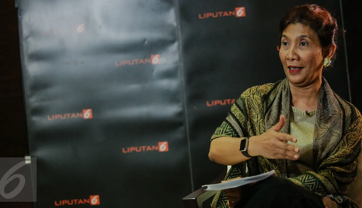 Menteri Susi Pudjiastuti Susi menyampaikan banyak hal terkait kebijakan fenomenalnya untuk memberantas illegal fishing, saat sesi wawancara dengan tim redaksi Liputan6.com, Jakarta, Kamis (25/6/2015). (Liputan6.com/Faizal Fanani)