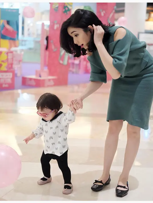 Dalam ajang penghargaan Infotainment Awards 2016, Gempi menjadi pemenang sebagai Bayi Gorgeous. (Instagram/@gisel_la)