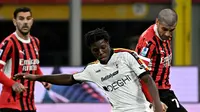 Patrick Dorgu saat bermain untuk Lecce. (Gabriel BOUYS / AFP)