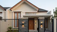 7 Desain Pagar Besi dengan Pintu Kecil untuk Hunian Masa Kini, Tampil Stylish dan Aman