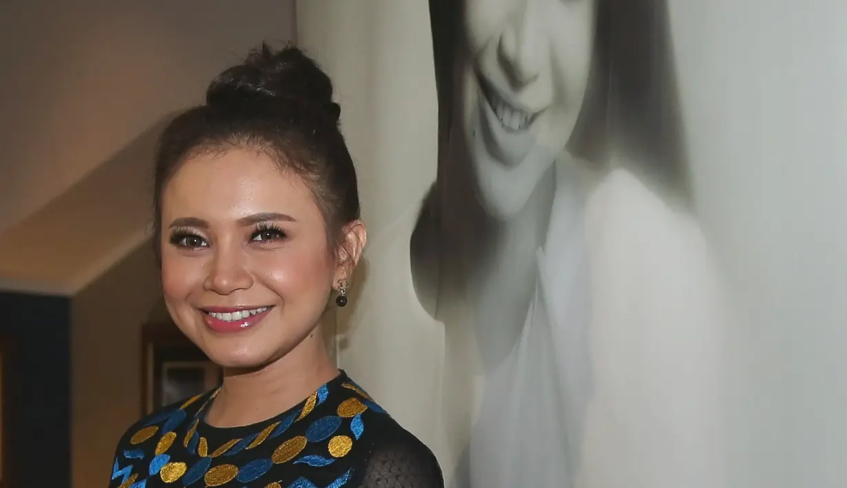 Penyanyi Rossa kembali dipercaya mengisi soundtrack film London Love Story 2. Menjadi salah satu kebanggan bagi penyanyi saat lagunya dijadikan soundtrack film. Begitu juga dengan Rossa. (Savana Alaydrus/Bintang.com)