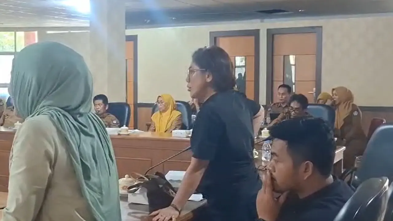 Rapat DPRD Bone ricuh