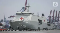 WNI ABK World Dream tiba di di Kolinlamil, Tanjung Priok, Jakarta Utara, Sabtu (14/3/2020). Sebanyak 188 WNI ABK World Dream telah usai jalani masa observasi di Pulau Sebaru, kondisinya sudah sangat baik dan sehat untuk bisa kembali ke rumahnya masing-masing. (Liputan6.com/Faizal Fanani)