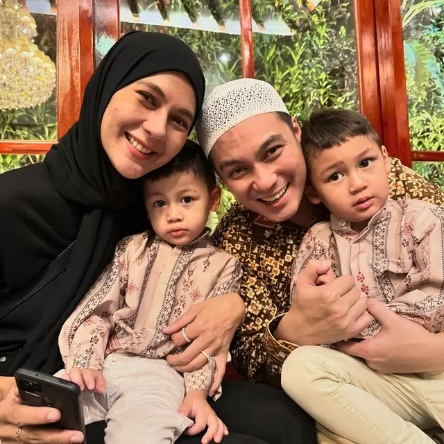 Cerita Baim Wong menikmati peran sebagai ayah dan ibu di tengah kasus cerai