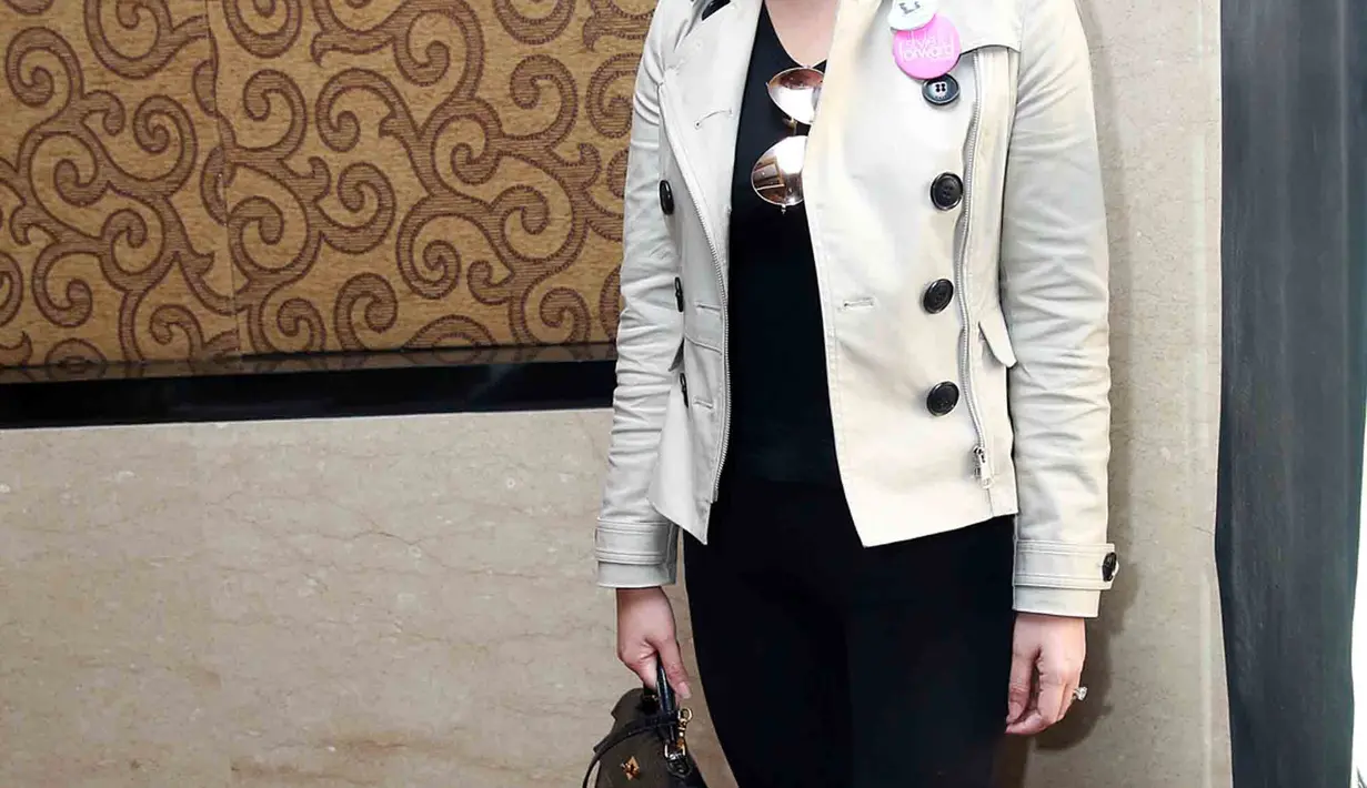 Hasil jualan yang menjadi koleksi pribadinya yang masih bisa dipergunakan itu, hasilnya akan disumbangkan sepenuhnya untuk orang-orang yang membutuhkan atau yang kurang beruntung. (Deki Prayoga/Bintang.com)