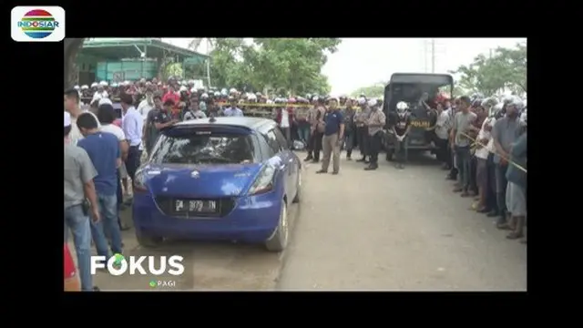 Seorang Wanita Tewas Tergorok Dalam Mobil