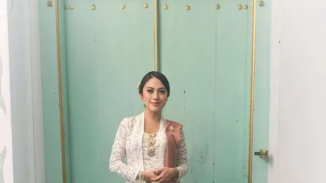 Cynthia Riza dan keanggunan kebaya. (credit:instagram.com/cynthiaganesha)