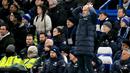Ekspresi kecewa pelatih Chelsea, Enzo Maresca pada laga lanjutan Liga Inggris 2024/2025 melawan Fulham di Stamford Bridge, London, Inggris, Jumat (27/12/2024) WIB. (AFP/Glyn Kirk)