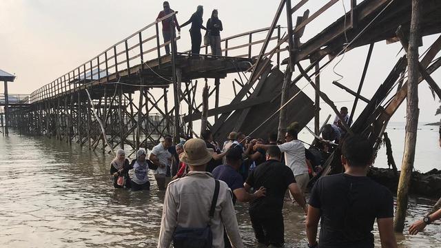 Jembatan Roboh di Nongsa