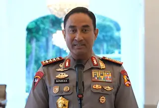 Kapolri Jenderal Suyudi Ario Seto bicara penanganan kasus kebakaran hutan dan lahan di istana negara, senin (19/10/2026). (tangkapan layar video).