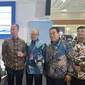 Menteri Perindustrian RI Agus Gumiwang Kartasasmita usai membuka secara resmi gelaran Gaikindo Indonesia International Commercial Vehicle Expo (Giicomvec) 2024, di JCC, Senayan, Jakarta. (Liputan6.com/Arief Aszhari)