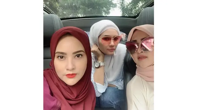 Kini ia sudah jarang muncul di layar kaca, tapi Elma masih aktif di media sosial.