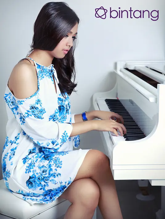 Pemilik nama lengkap Putri Ayu Silaen itu mengaku terjun ke seriosa secara tidak sengaja. Saat itu, ia mengikuti ajang kompetisi di Medan yang membuatnya harus belajar nyanyi seriosa. (Deki Prayoga, Digital Imaging: Muhammad Iqbal Nurfajri/Bintang.com)