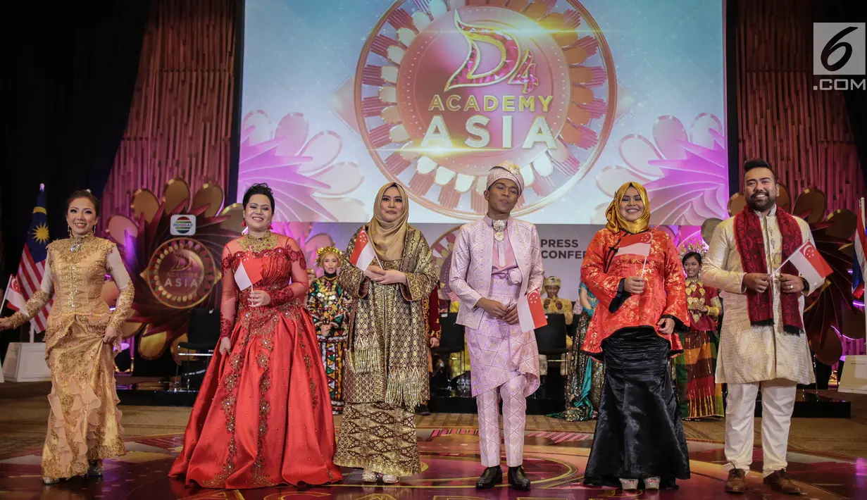 Peserta Dangdut Academy Asia 4 asal Singapura beryanyi saat press conference di Jakarta, Kamis (18/10). Indonesia, Brunei Darussalam, Malaysia, Singapura, Thailand, dan Timor Laste akan bersaing di Dangdut Academy Asia 4. (Liputan6.com/Faizal Fanani)