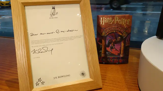 20160404-Kursi JK Rowling saat Menulis Harry Potter Dilelang Setengah Miliar Rupiah-New York