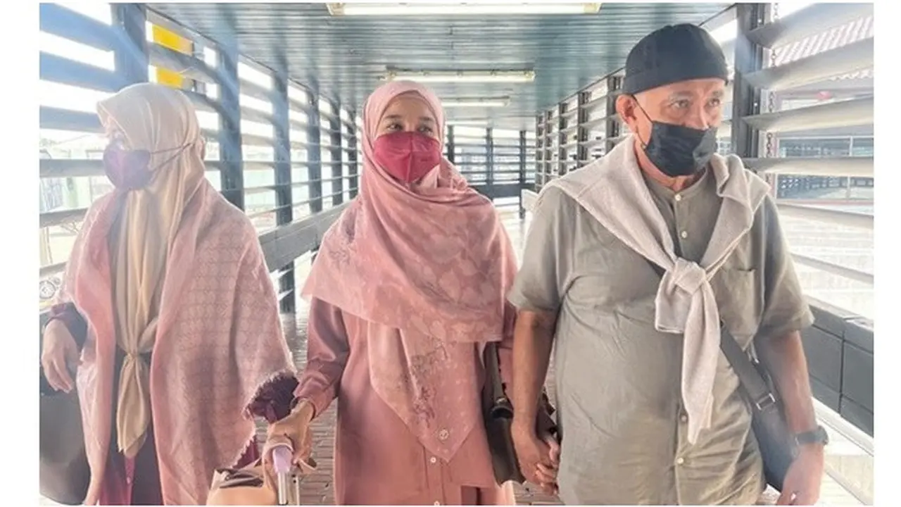6 Potret Laudya Cynthia Bella Digandeng Ayah Bikin Baper, Liburan Bareng ke Banjarmasin