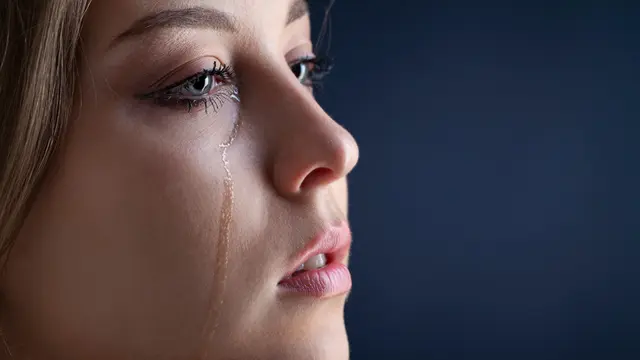 Arti Mimpi Menangis: Eksplorasi Emosional dan Spiritual