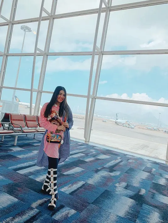 Via Vallen selalu tampil dengan gaya yang sopan dan tanpa goyangan yang seronok. (Liputan6.com/IG/@viavallen)