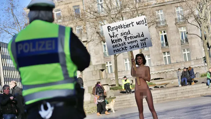 Demi Bela Korban Pemerkosaan, Artis Ini Gelar Aksi Telanjang