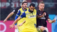 Iganzio Abate menilai timnya AC Milan tampil tanpa determinasi saat menghadapi Chievo Verona di Stadion Marc'Antonio Bentegodi, Minggu (13/3/2016) malam WIB. (EPA/Daniel Dal Zennaro)