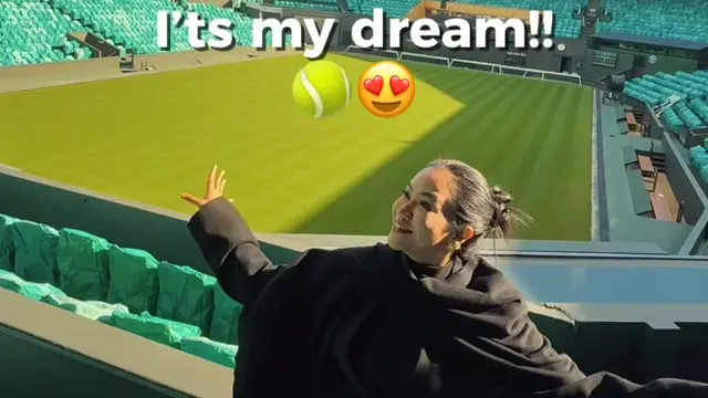 Ekspresi haru Yura Yunita di Wimbledon. (credit:instagram.com/yurayunita)