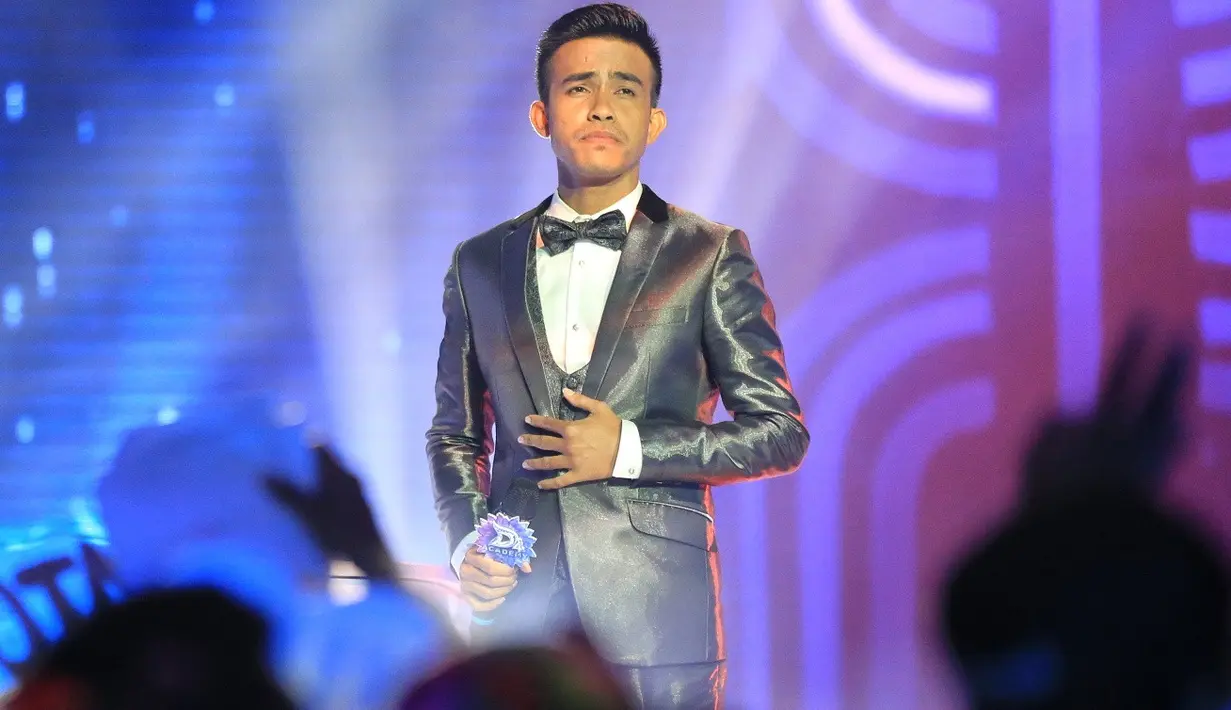 Dalam Konser Final Top 5 Besar Result Show D'Academy 4 pada Jumat (21/4/2017) lalu penampilan Fildan begitu memukau para juri. Lima lampu hijau dan meraih poling tertinggi pada malam itu. (Adrian Putra/Bintang.com)