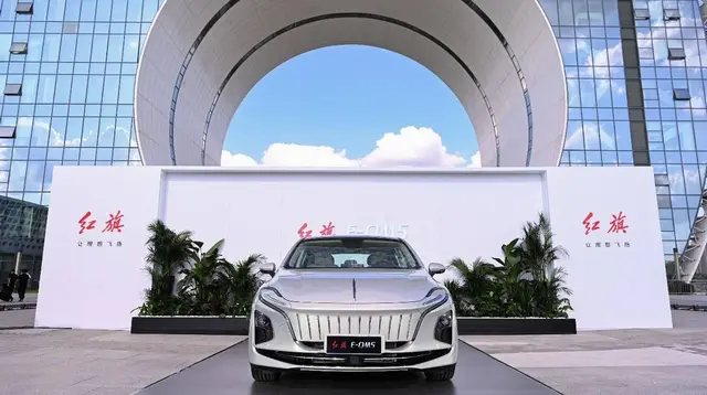 Hongqi Jadi Mobil Pertama yang Pakai Baterai Flash Charging BYD