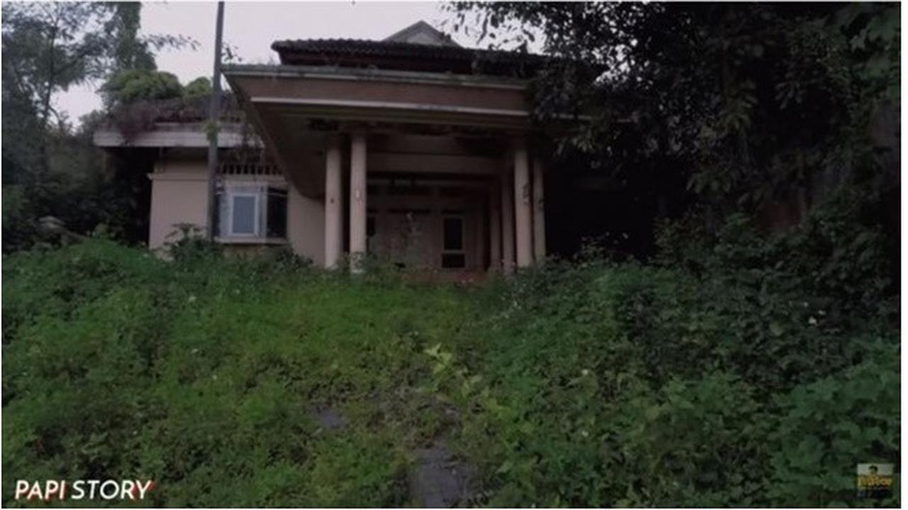 7 Potret Rumah Suzzanna yang Terbengkalai 10 Tahun, Seram Bikin Merinding
