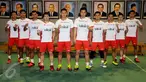 Pebulutangkis putera Indonesia yang akan berlaga pada Thomas Cup 2016 berpose usai acara pelepasan di Pelatnas PBSI, Jakarta, Senin (9/5/2016). Piala Thomas dan Uber akan dihelat di Kunshan, Tiongkok, 15-22 Mei mendatang. (Liputan6.com/Helmi Fithriansyah)