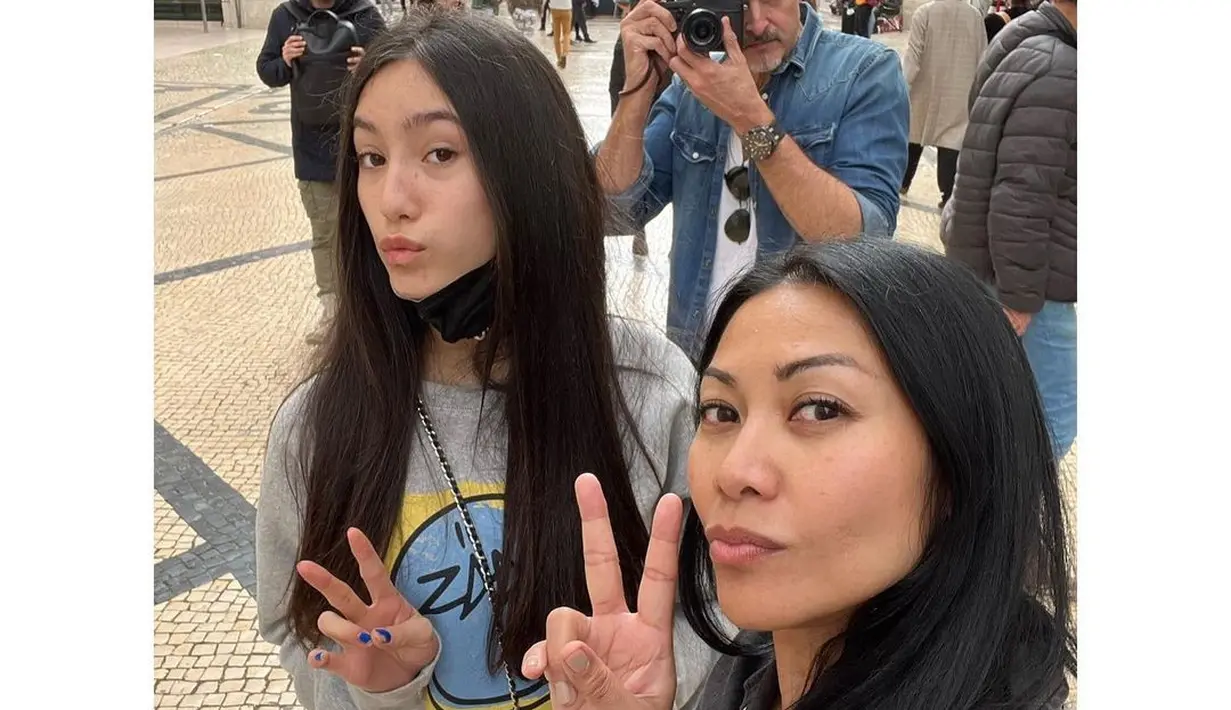 Anggun Cipta Sasmi bersama anaknya (Instagram/anggun_cipta)
