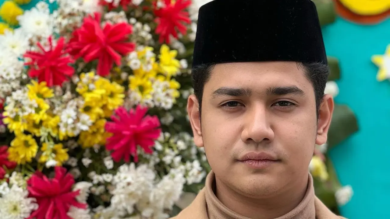 Disebut Makin Ganteng, Ini Potret Syakir Daulay Pakai Beragam Jenis Songkok