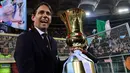 4. Simone Inzaghi (Lazio) - Di peringkat empat muncul nama adik Filippo Inzaghi. Pelatih tim Biru langit itu menerima gaji 2 juta Euro atau setara Rp34,8 miliar per tahun. (AFP/Vincenzo Pinto)