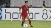 Gelandang Timnas Indonesia, Andik Vermansah, menggiring bola saat melawan Timor Leste pada laga Piala AFF 2018 di SUGBK, Jakarta, Selasa (13/11). Indonesia menang 3-1 atas Timor Leste. (Bola.com/M. Iqbal Ichsan)