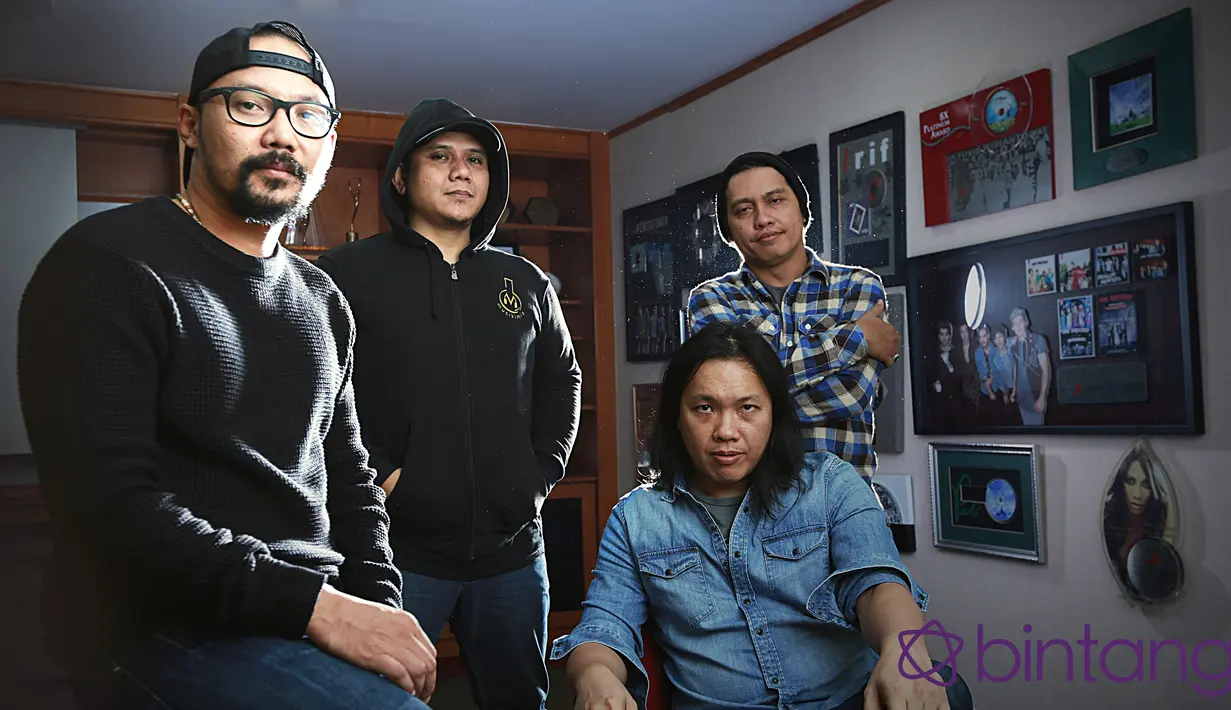 Grup ini diisi oleh Andi Fadly Arifuddin (vokal), Rindra Risyanto Noor (bass), Stephan Santoso (gitar) dan Surendro Prasetyo (drum). (Foto: Galih W. Satria/Bintang.com, Digital Imaging by Denti Ebtaviani/Bintang.com)