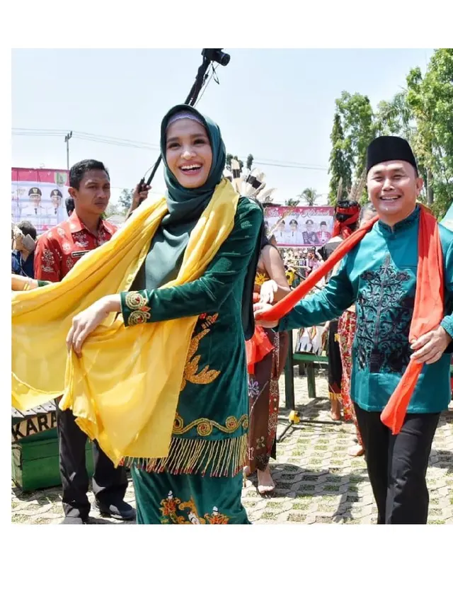 6 Momen Romantis Sugianto Sabran, Mantan Suami Ussy Sulistiawaty dan Istrinya
