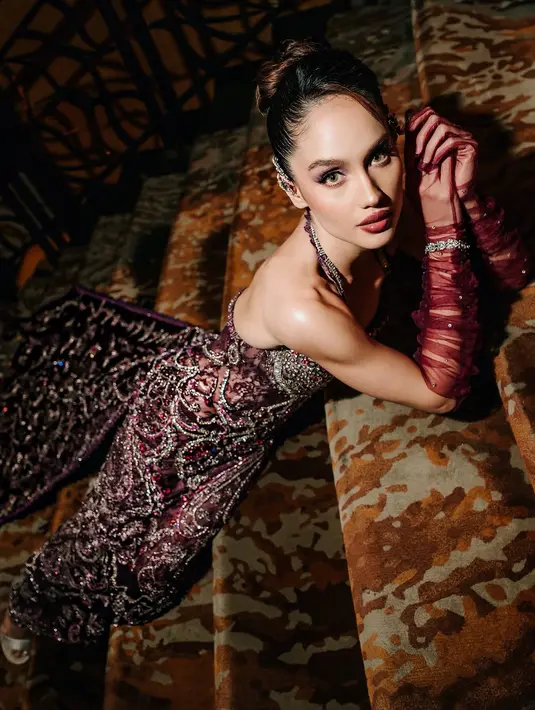 Gaun rancangan @jessiegunawanstudio yang dikenakan Cinta benar-benar menjadi pusat perhatian. [@bengurion.works].