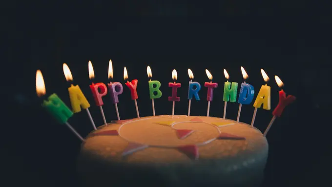 Contoh ilustrasi kue ulang tahun