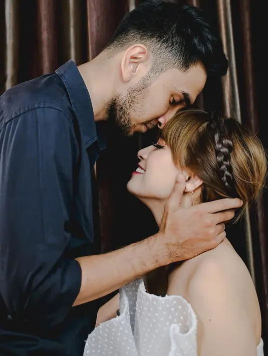 Soal hubungan yang semakin serius, Chika Jessica meminta doa kepada banyak orang. Hanya saja ia belum tau tentang kepastian kapan dan dengan siapa nantinya ia akan menikah. Sekarang ini, ia hanya menjalaninya dengan maksimal. (Instagram/chikajessica88)