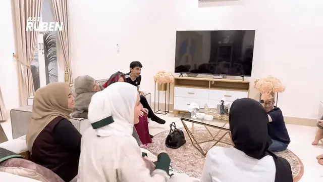 Potret Ruang TV Rumah Ruben Onsu