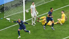 Cody Gakpo dan Donyell Malen tampil cemerlang saat membawa Timnas Belanda menggilas Rumania pada babak 16 besar Euro 2024 di Fussball Arena, Munchen, Selasa (2/7/2024). (AFP/Thomas Kienzle)