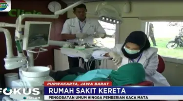 Tak ubahnya di klinik atau rumah sakit, maka setiap gerbong kereta Rail Clinic disulap menjadi sejumlah ruangan tempat pengobatan dilakukan.