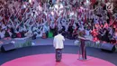 Cawapres nomor urut 01 Ma'ruf Amin memberi sambutan dalam deklarasi Arus Baru Muslimah di Istora Senayan,  Jakarta, Minggu (24/2). Massa Arus Baru Muslimah serentak mengenakan pakaian berwarna merah putih. (Liputan6.com/Faizal Fanani)