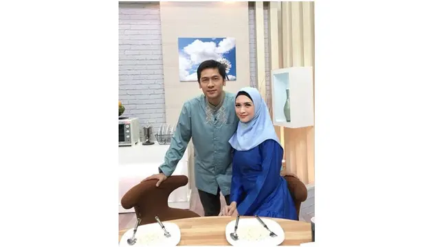 Tetap Harmonis, 5 Pasangan Seleb Ini Miliki Jarak Usia Jauh