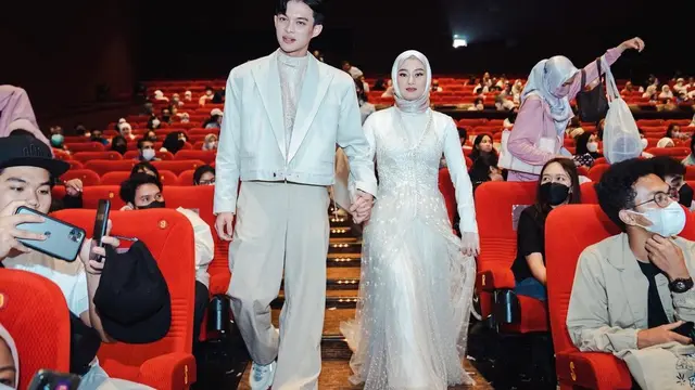Film Cinta Subuh Saksi Cinta, Ini 6 Potret Dinda Hauw dan Rey Mbayang di Awal Bertemu