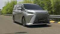 Ilustrasi Lexus LM 500h yang diluncurkan pada gelaran GJAW 2024. (Liputan6.com/Rendy Yansah)
