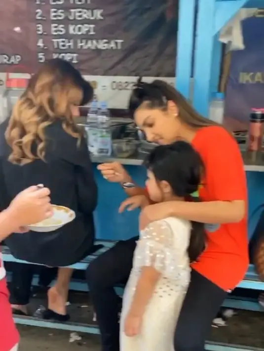 Keluarga Anang Hermansyah. (Instagram/queenarsy)